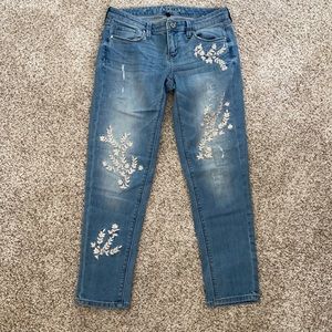 White house black market girlfriend jeans! Size 2p